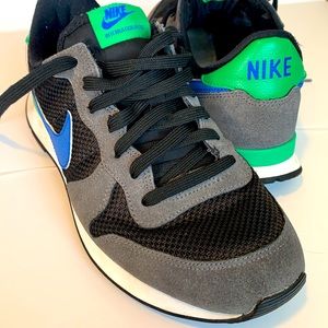 Nike Internationalist Sneakers